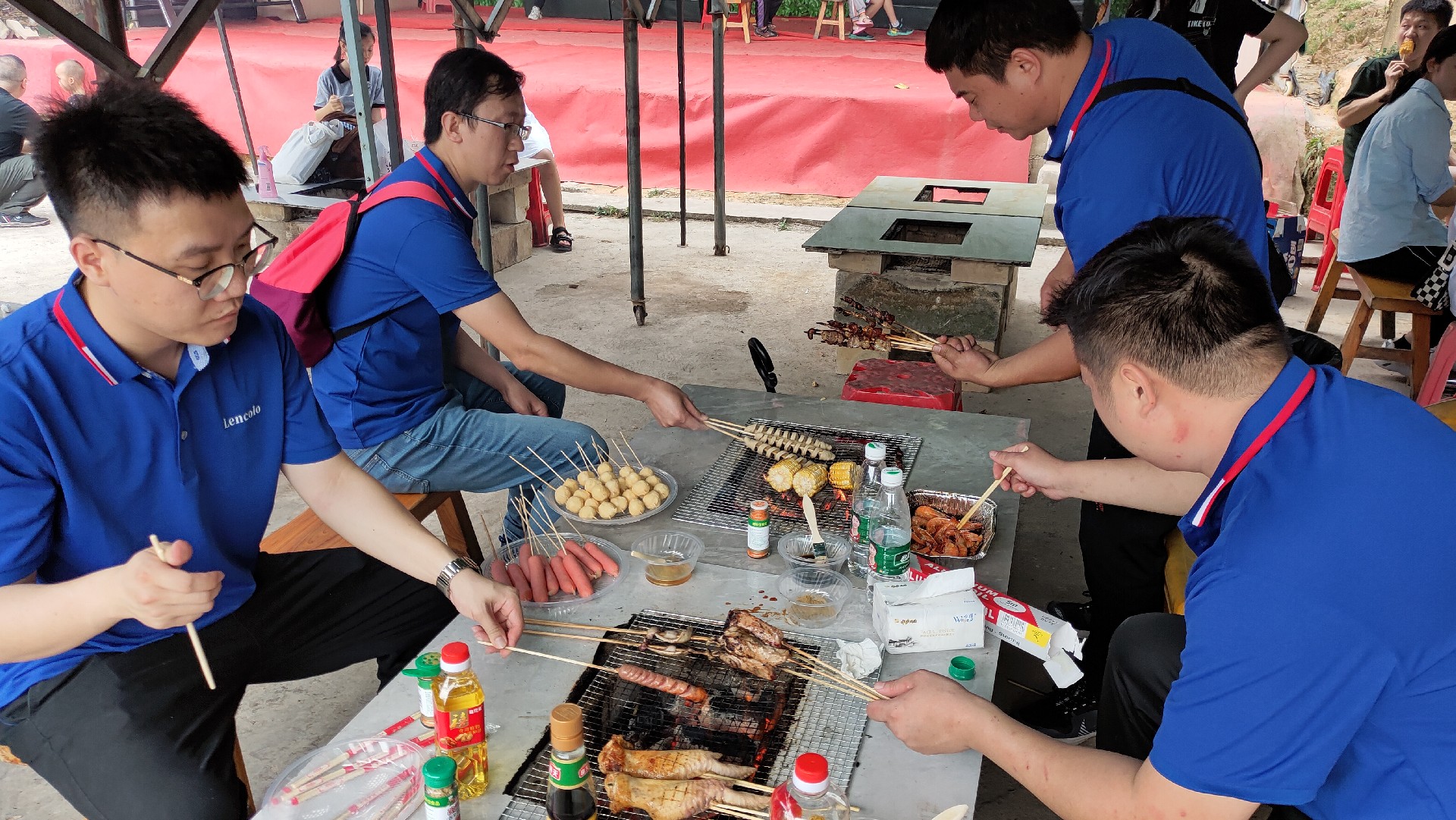 松湖騎行，穿樹(shù)飛花；農(nóng)家休閑，擁抱自然