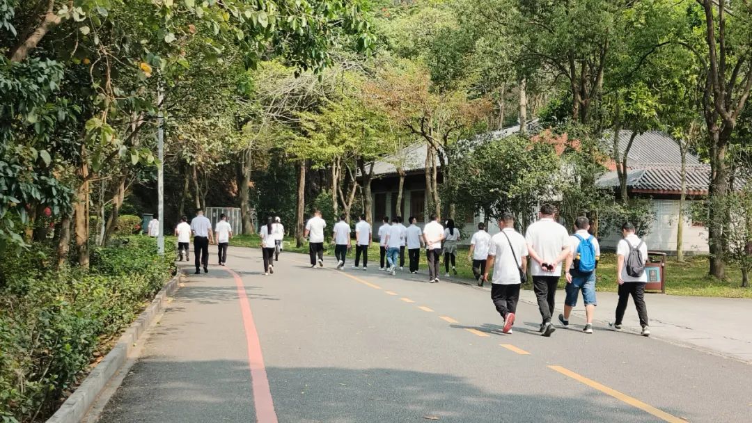 覽紅花湖美景，鑄藍(lán)柯路精神